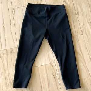 Fabletics Power Hold Capri length leggings. Size XL
